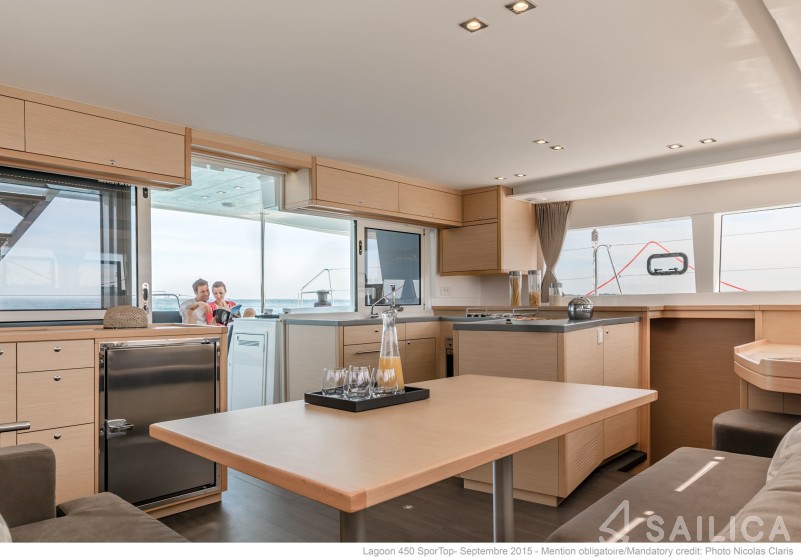Lagoon 450 S - 4 + 2 cab. - Yacht Charter Sailica
