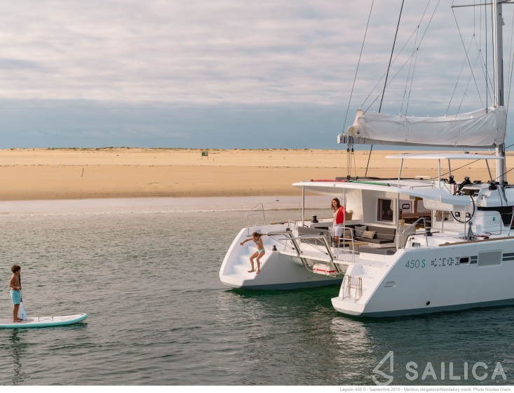 Lagoon 450 S - 4 + 2 cab. - Yacht Charter Sailica