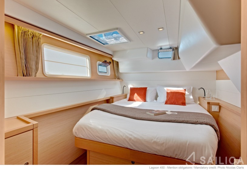 Lagoon 450 S - 4 + 2 cab. - Yacht Charter Sailica