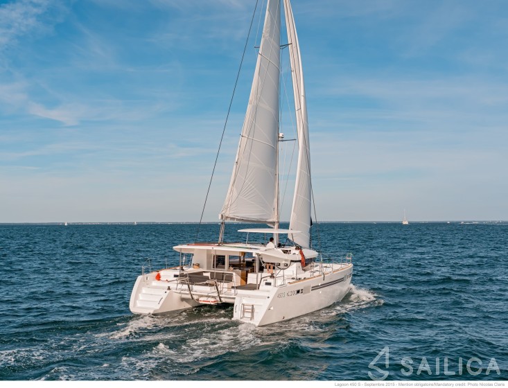 Lagoon 450 S - 4 + 2 cab. - Yacht Charter Sailica