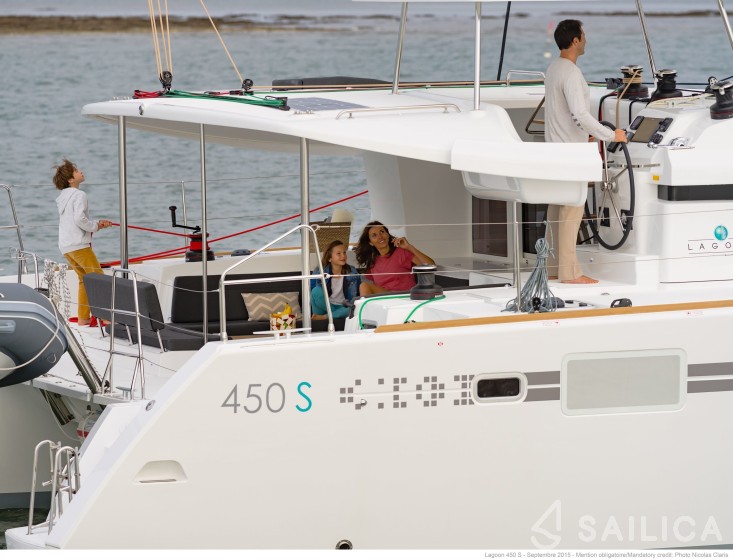 Lagoon 450 S - 4 + 2 cab. - Yacht Charter Sailica