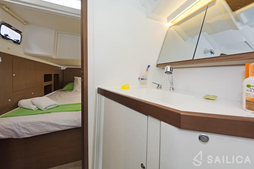 Oceanis 46.1 - Yacht Charter Sailica
