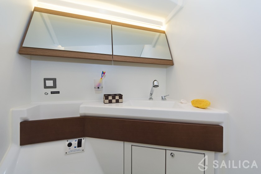 Oceanis 46.1 - Yacht Charter Sailica