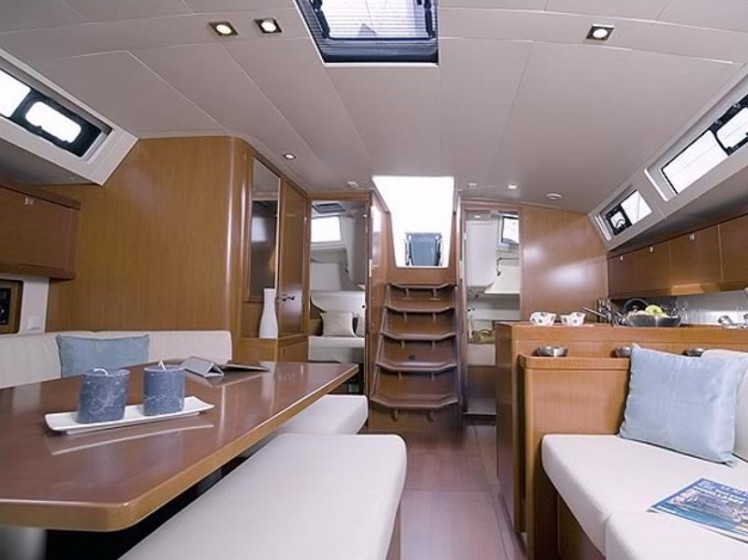 Oceanis 45 - Yacht Charter Sailica