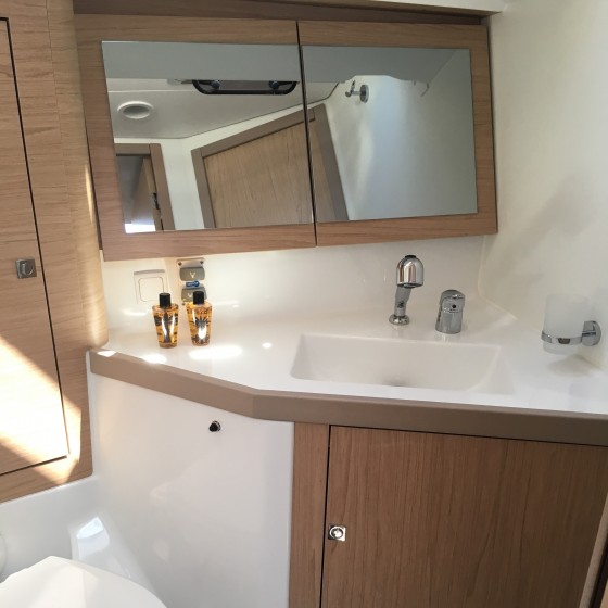 Oceanis 45 - Yacht Charter Sailica