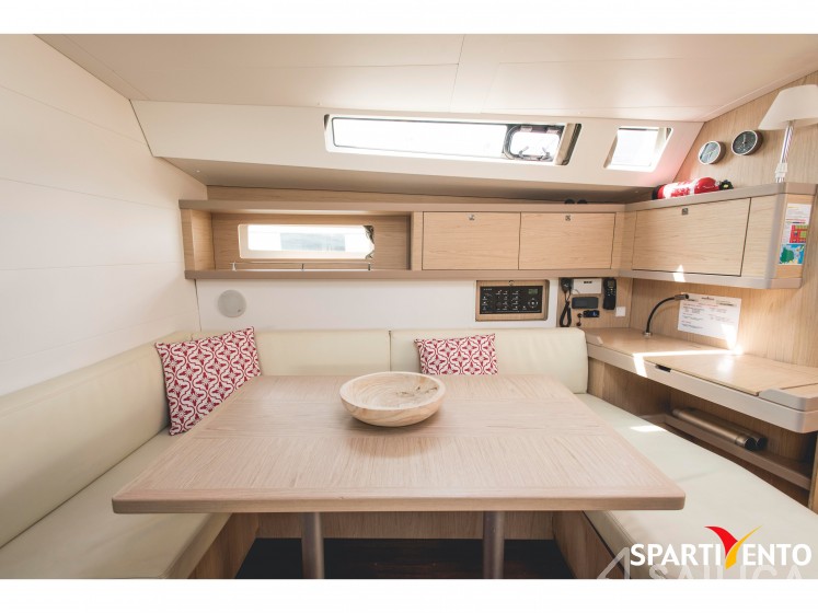 Oceanis 45 - Yacht Charter Sailica
