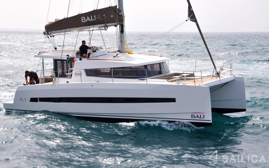 Bali 4.1 - Yacht Charter Sailica