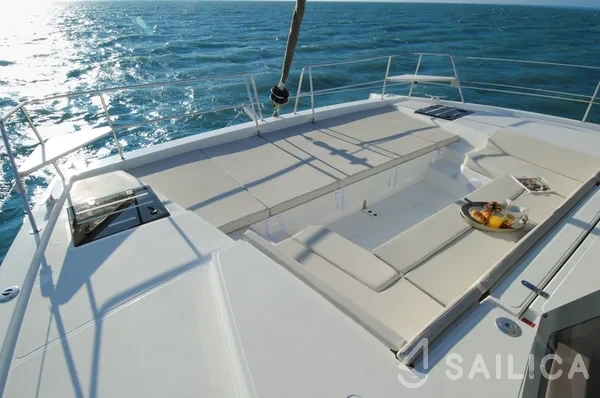 Bali 4.1 - Yacht Charter Sailica