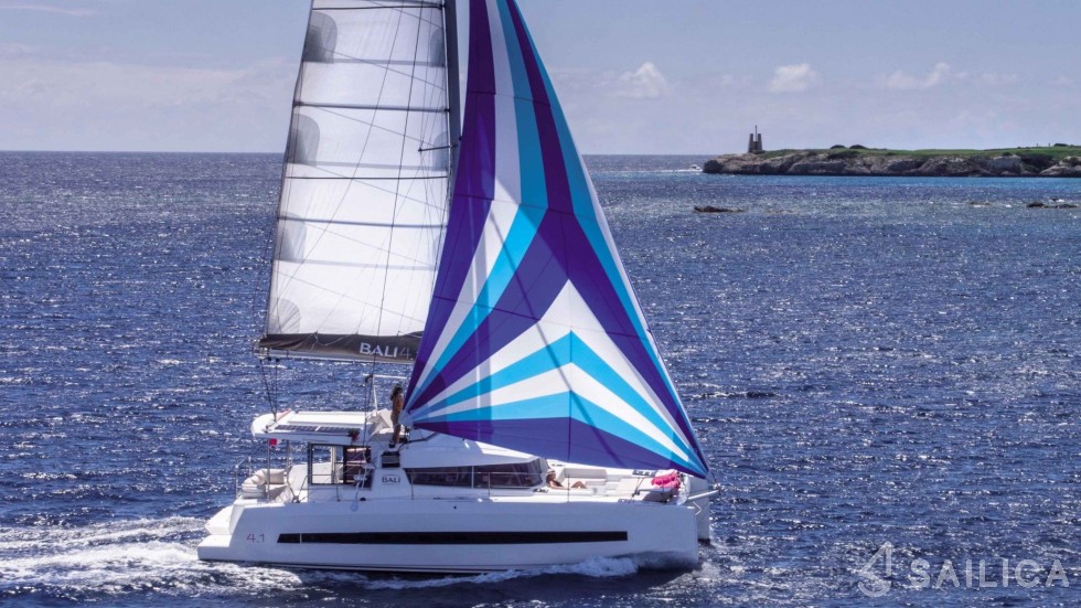 Bali 4.1 - Yacht Charter Sailica