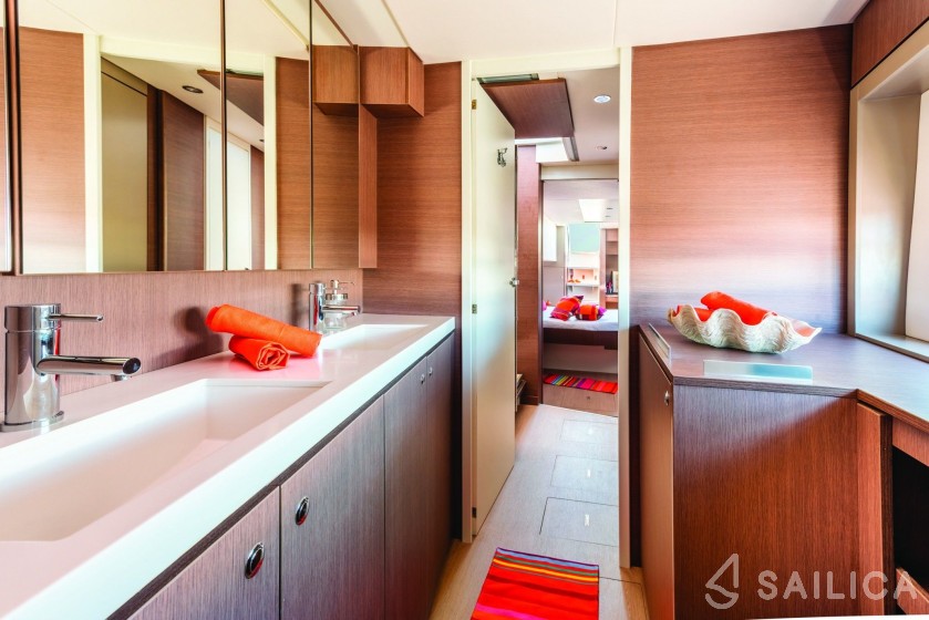 Bali 4.8  - Yacht Charter Sailica