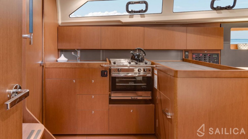 Oceanis 41.1 - Yacht Charter Sailica