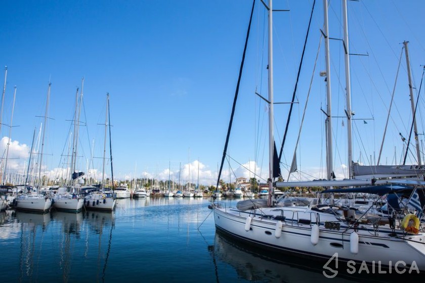 Astréa 42 - Yacht Charter Sailica