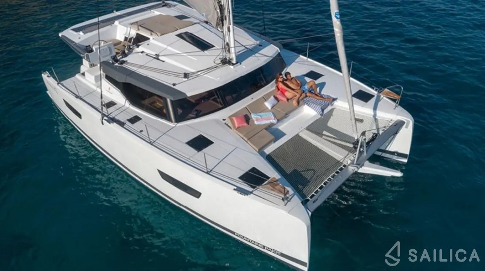 Astréa 42 - Yacht Charter Sailica