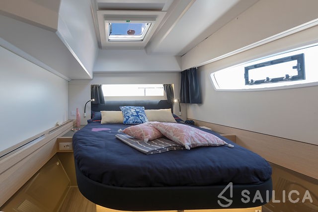 Astréa 42 - Yacht Charter Sailica