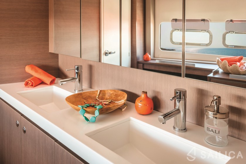 Bali 4.8  - Yacht Charter Sailica