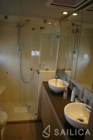 Bali 4.5 - Yacht Charter Sailica