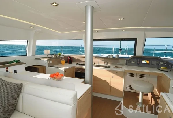 Bali 4.1 - Yacht Charter Sailica