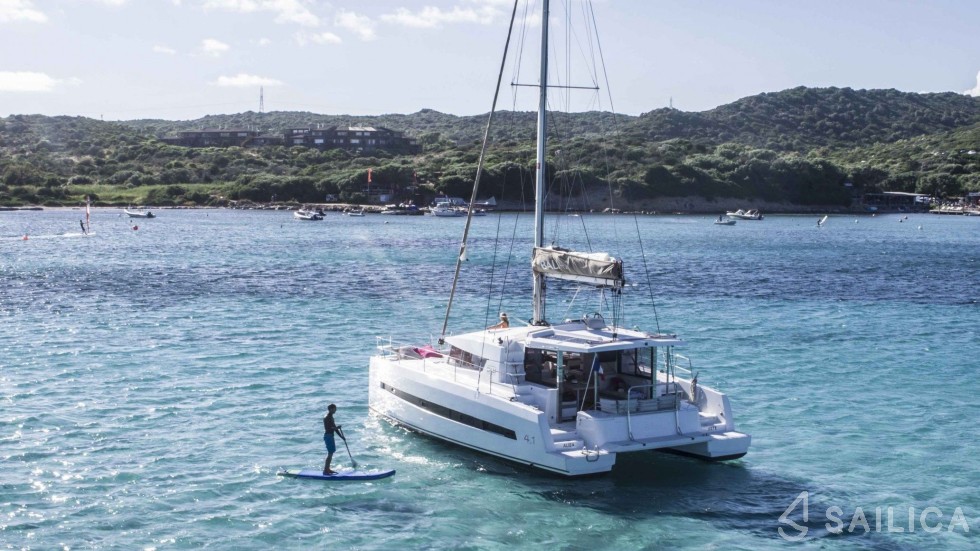 Bali 4.1 - Yacht Charter Sailica