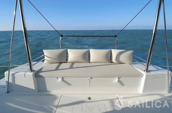 Bali 4.1 - Yacht Charter Sailica