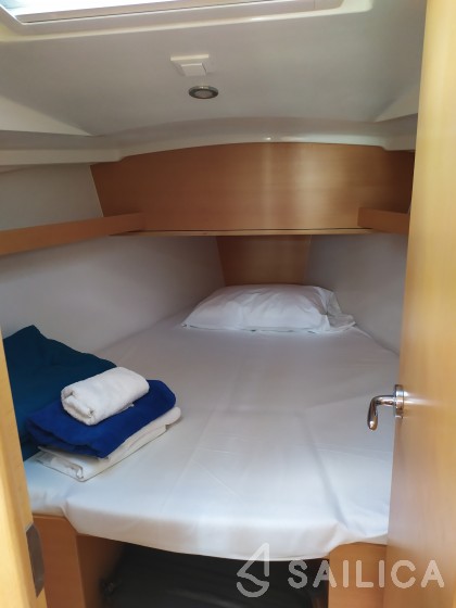 Sun Odyssey 319 - Yacht Charter Sailica
