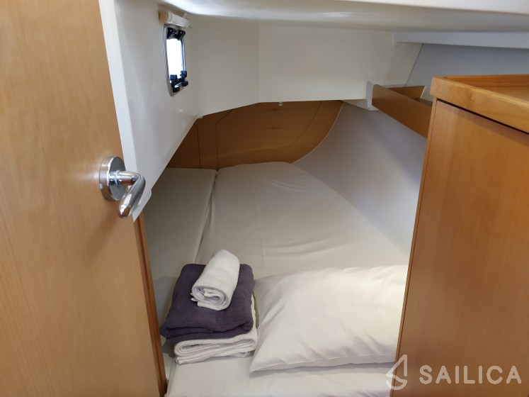 Sun Odyssey 319 - Yacht Charter Sailica