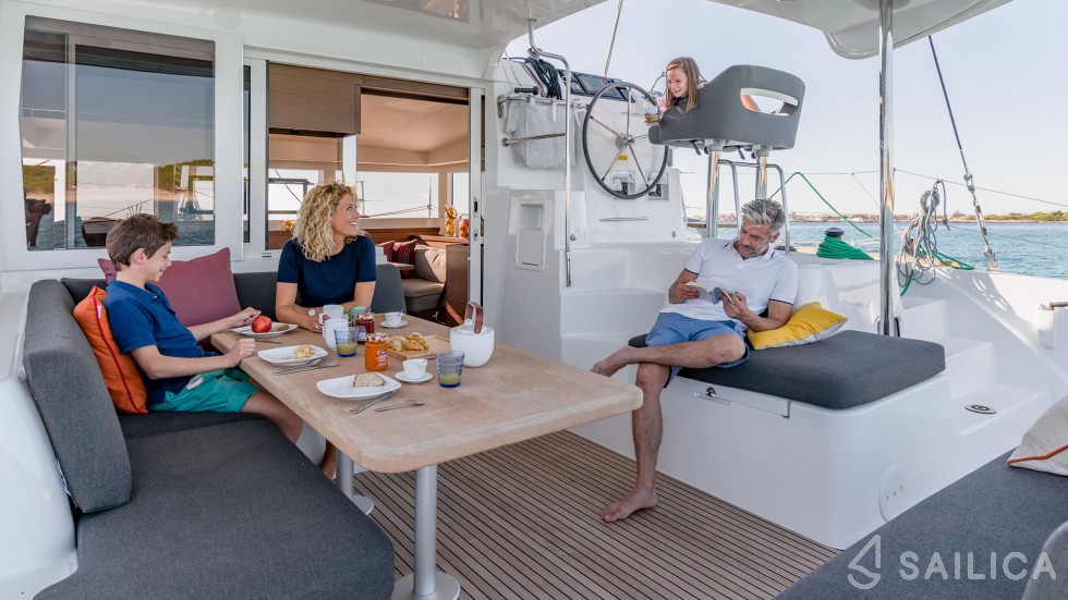 Lagoon 40 - Yacht Charter Sailica