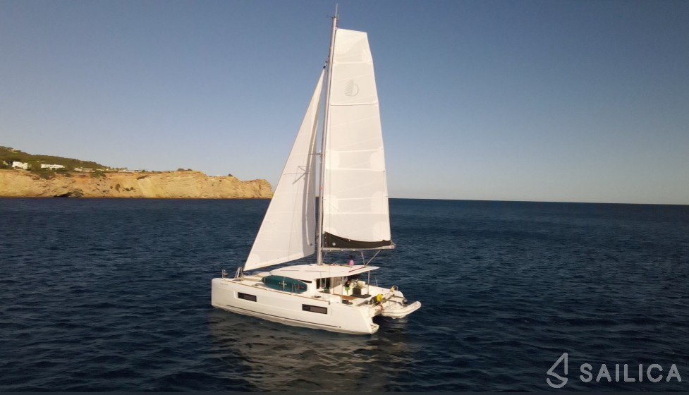 Lagoon 40 - Yacht Charter Sailica