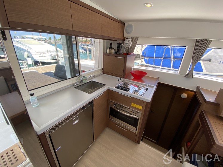 Lagoon 40 - Yacht Charter Sailica