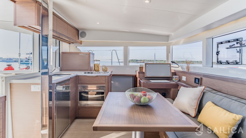 Lagoon 40 - Yacht Charter Sailica