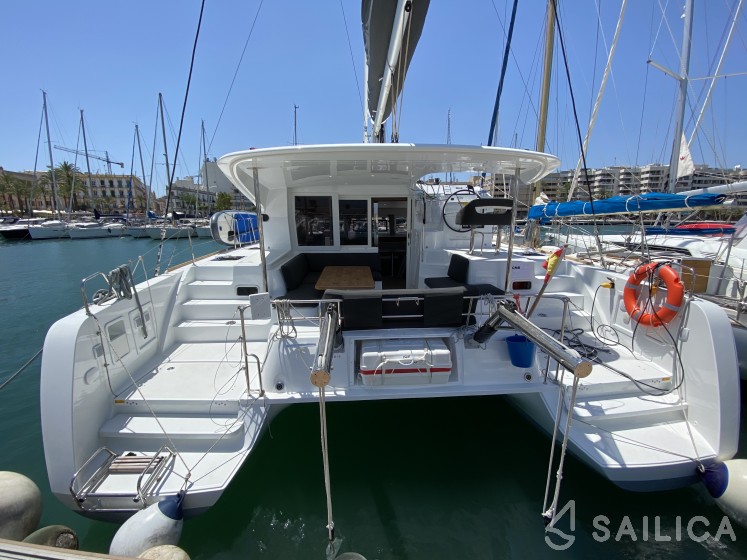 Lagoon 40 - Yacht Charter Sailica