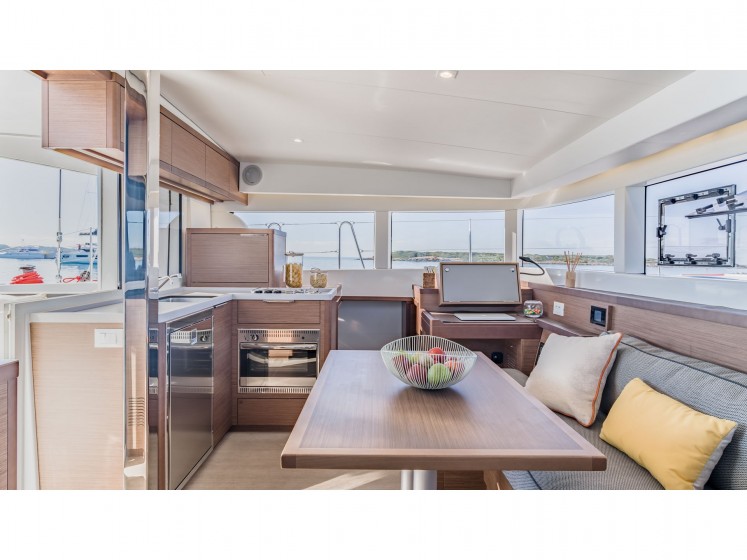Lagoon 40 - Yacht Charter Sailica