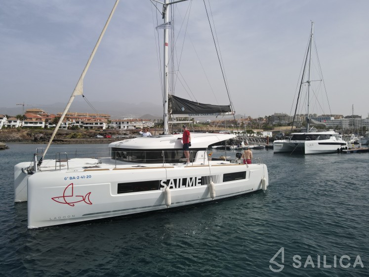 Lagoon 40 - Yacht Charter Sailica