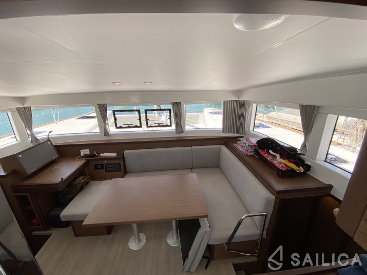 Lagoon 40 - Yacht Charter Sailica