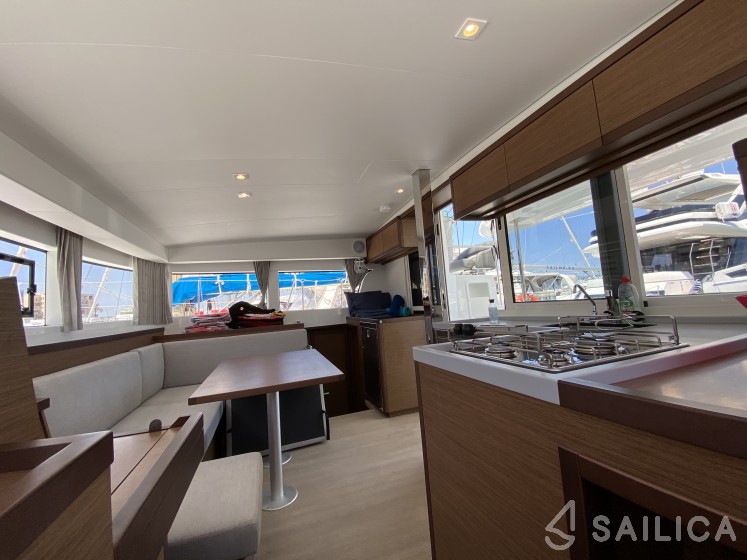 Lagoon 40 - Yacht Charter Sailica