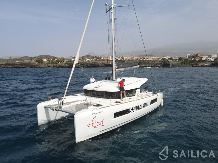 Lagoon 40 - Yacht Charter Sailica