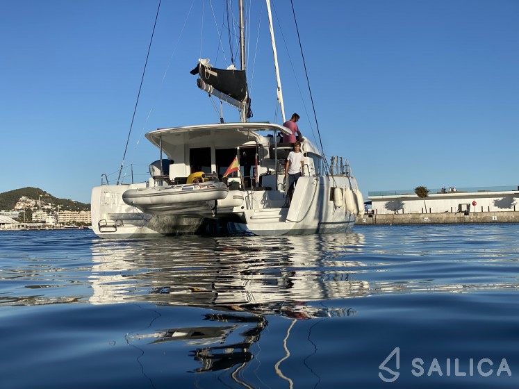 Lagoon 40 - Yacht Charter Sailica