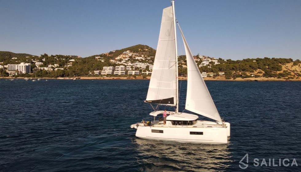 Lagoon 40 - Yacht Charter Sailica