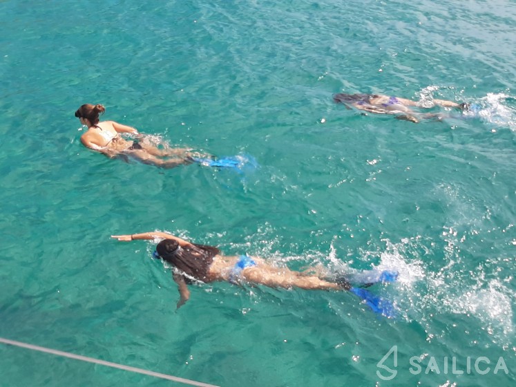 Lagoon 450  Flybridge - Yacht Charter Sailica