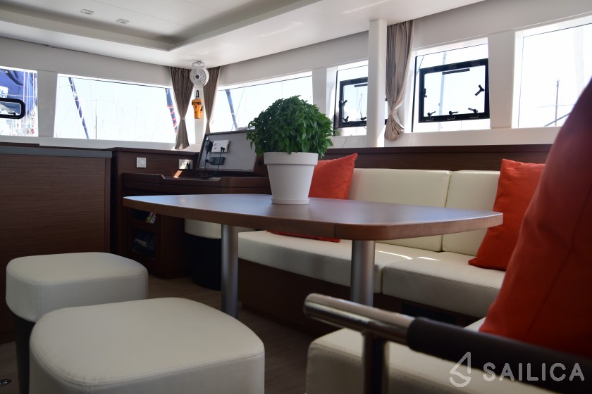 Lagoon 450  Flybridge - Yacht Charter Sailica