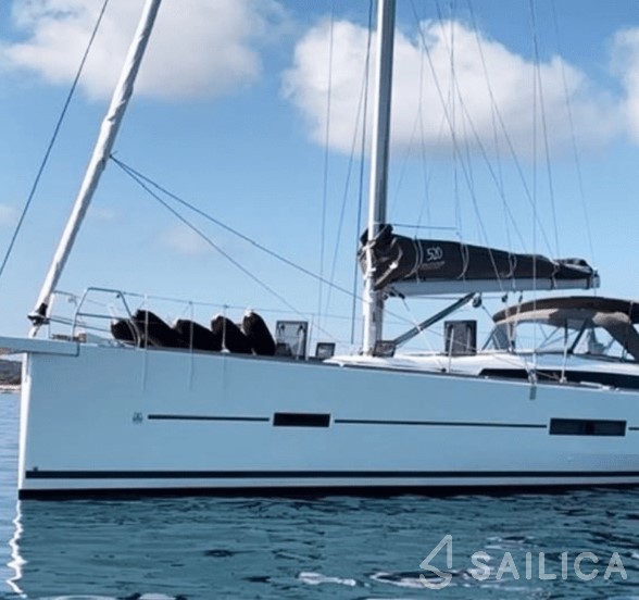 Dufour 520 GL - Yacht Charter Sailica