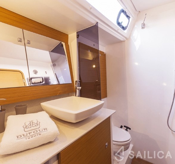 Dufour 520 GL - Yacht Charter Sailica