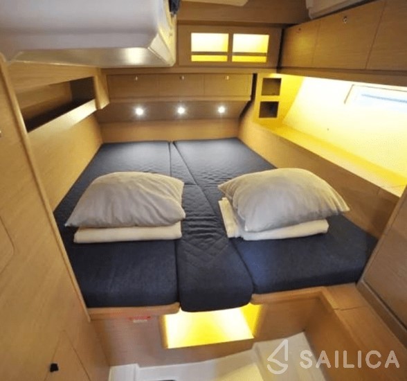Dufour 520 GL - Yacht Charter Sailica