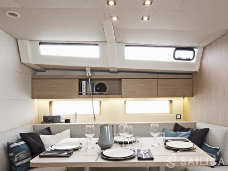 Oceanis 46 - Yacht Charter Sailica