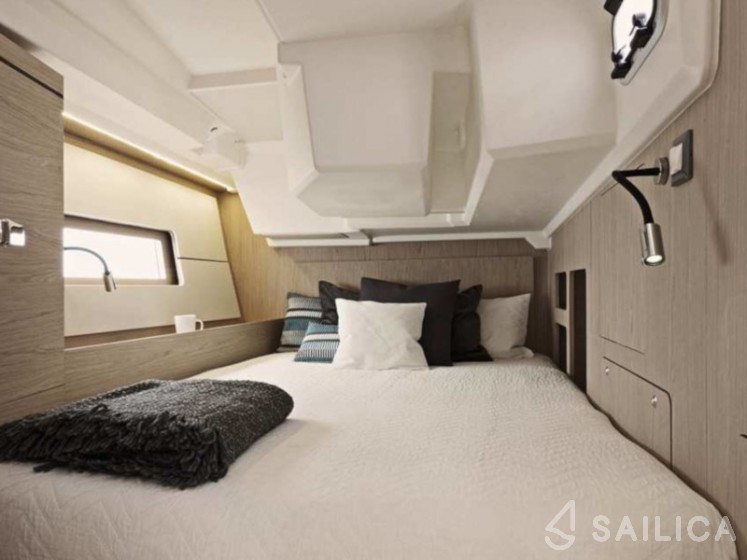 Oceanis 46 - Yacht Charter Sailica