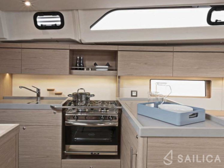 Oceanis 46 - Yacht Charter Sailica