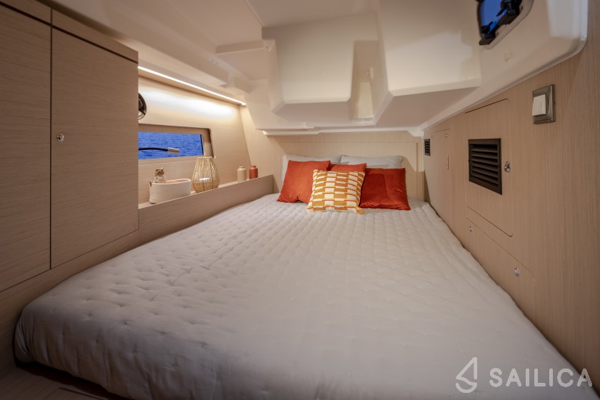 Oceanis 46 - Yacht Charter Sailica