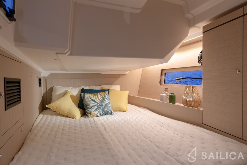 Oceanis 46 - Yacht Charter Sailica