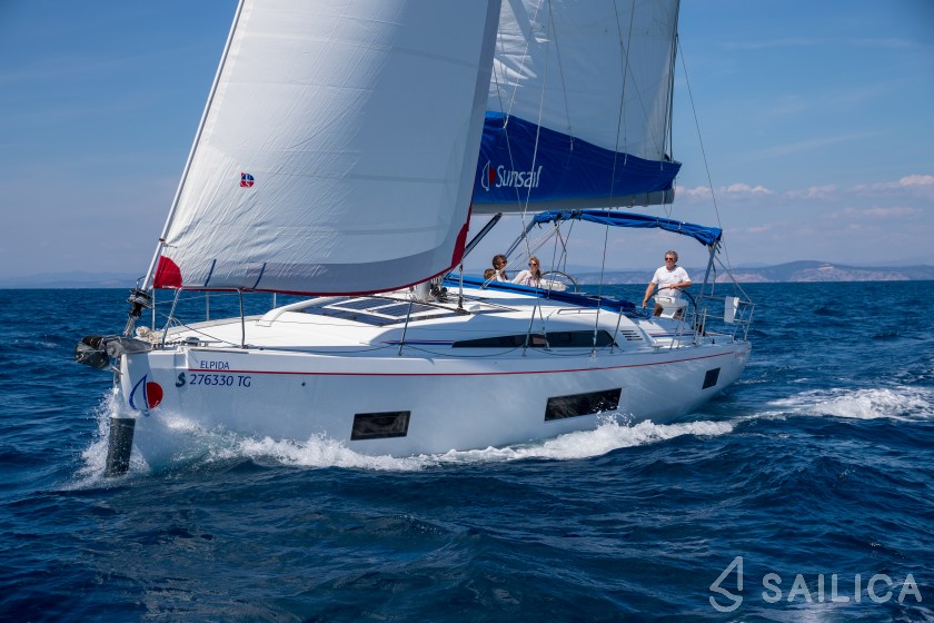 Oceanis 46 - Yacht Charter Sailica