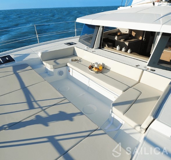Bali 4.1 - Yacht Charter Sailica
