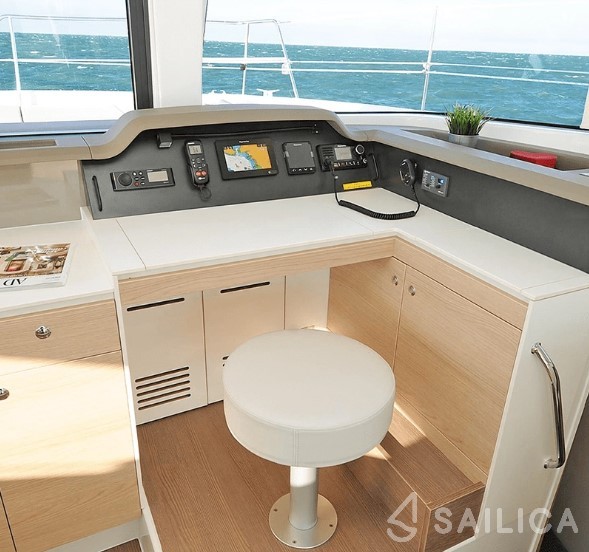 Bali 4.1 - Yacht Charter Sailica